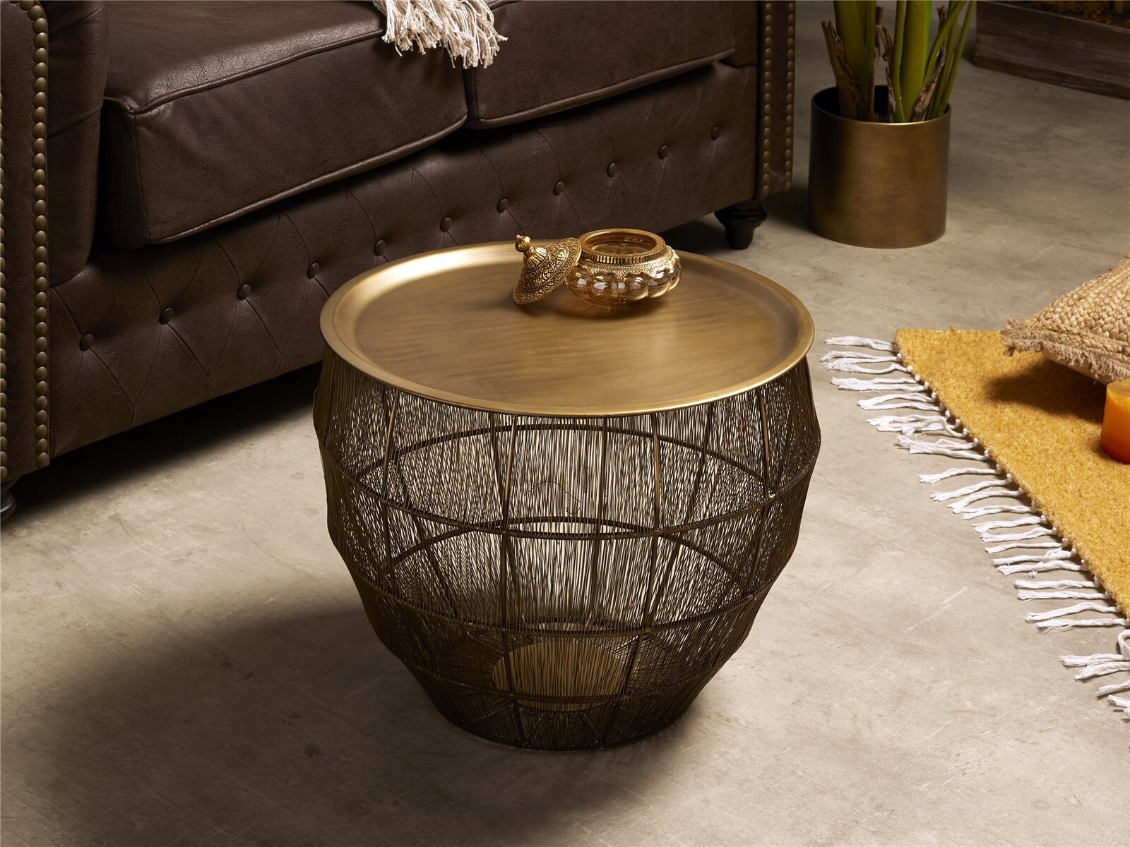 Mesa lateral em tela dourada, 50 cm de diâmetro x 38 cm de altura