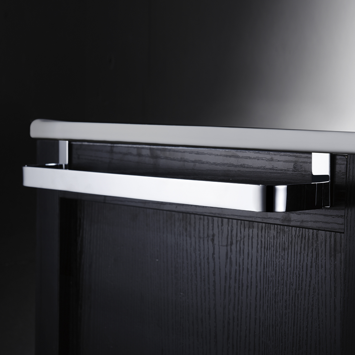 Porta-toalhas de móvel em aço inox e latão cromado