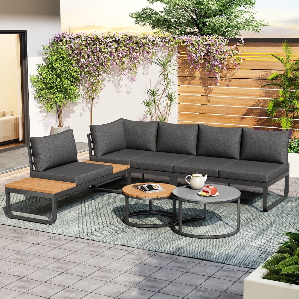 Conjunto de jardim cinza em ferro para 5 lugares com mesas empilháveis