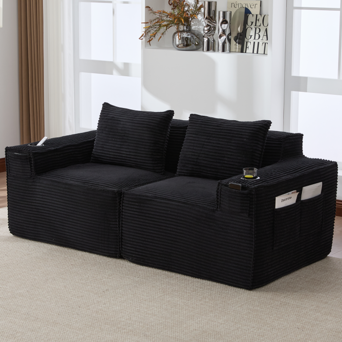 Sofá modular 2 lugares em cotelê preto com porta copos e bolsos