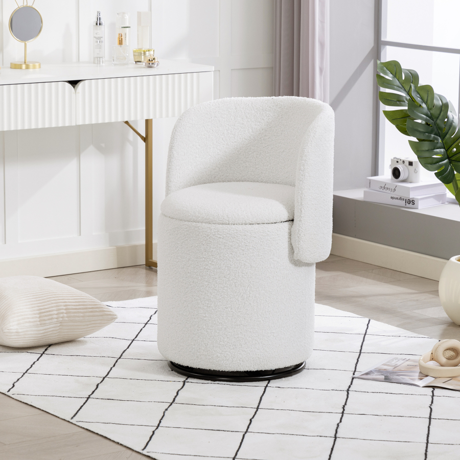 Cadeira giratória estofada em tecido teddy branco com arrumação
