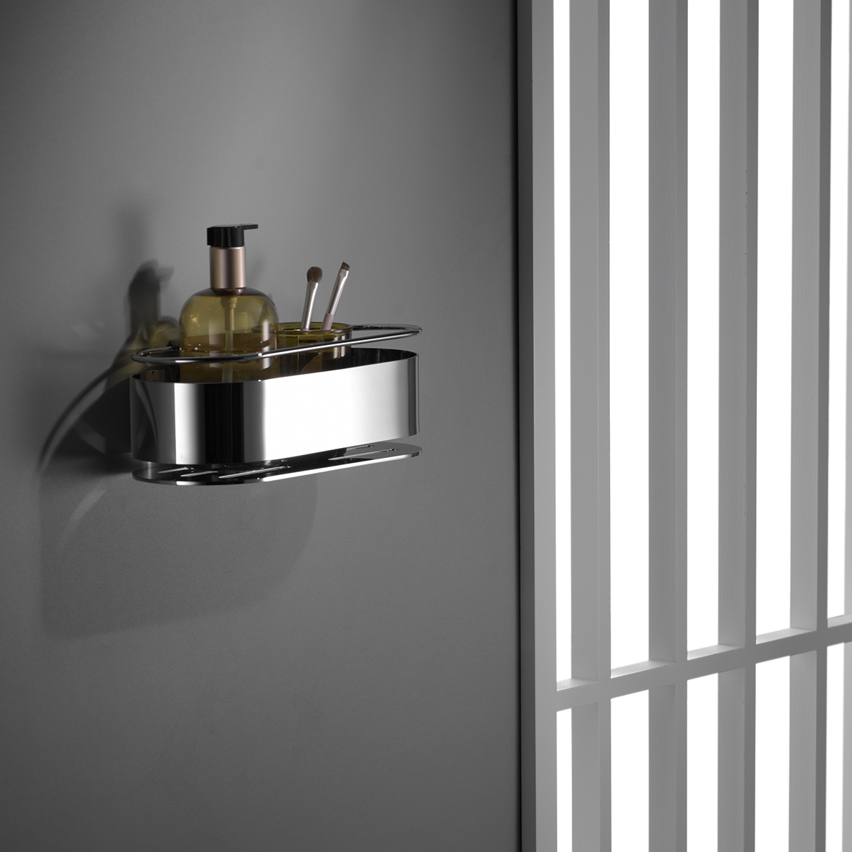 Portasapone cromado em aço inox e latão com acabamento frontal resistente