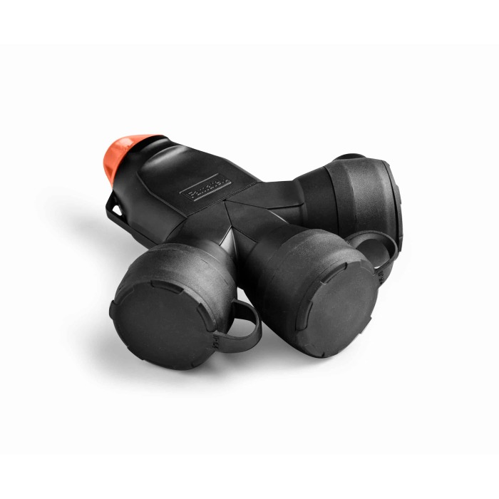 Adaptador triplo 2P+T 16A-250V com tampa IP54