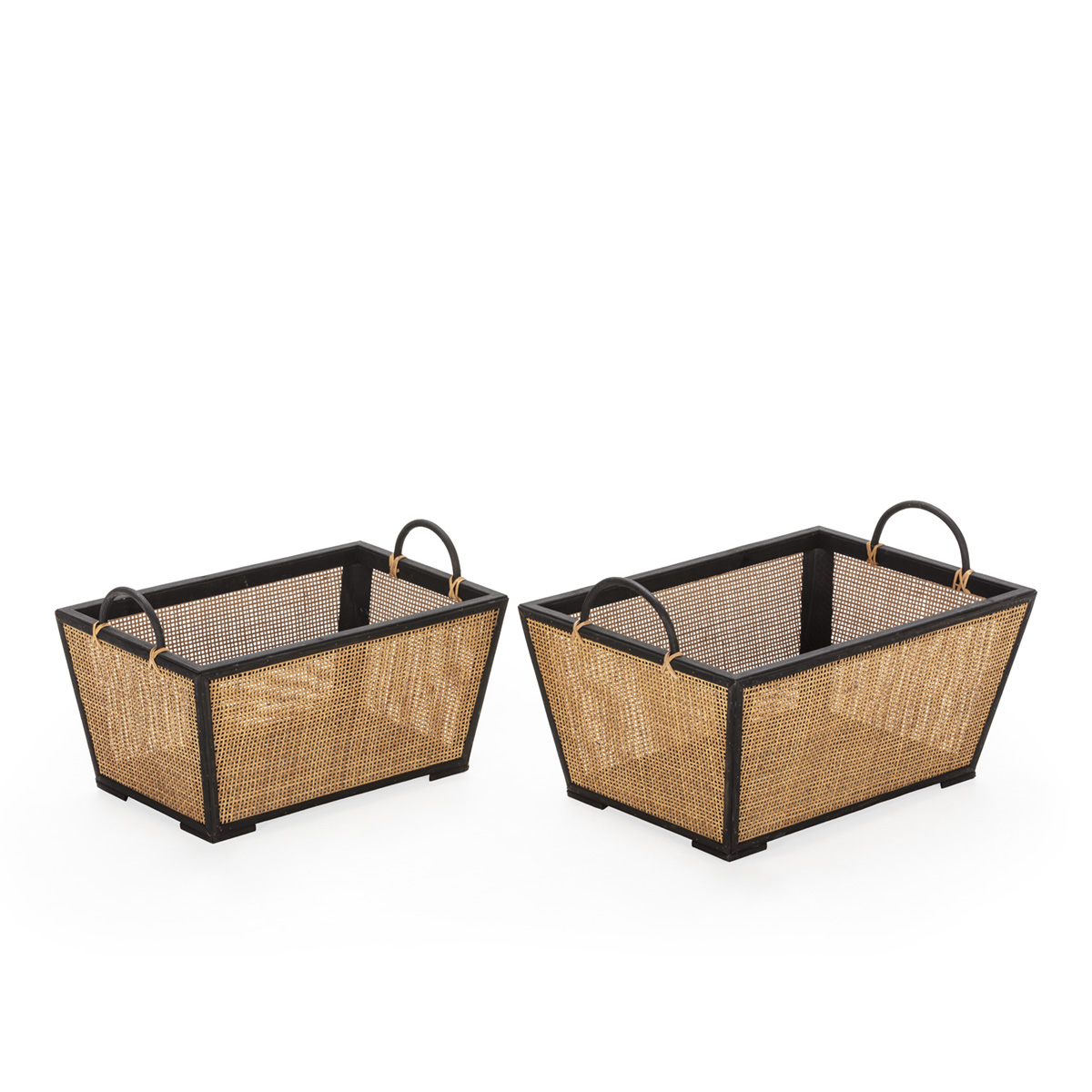Conjunto de 2 cestos 52x35x30, 47x28x28 em madeira preta e rattan natural.