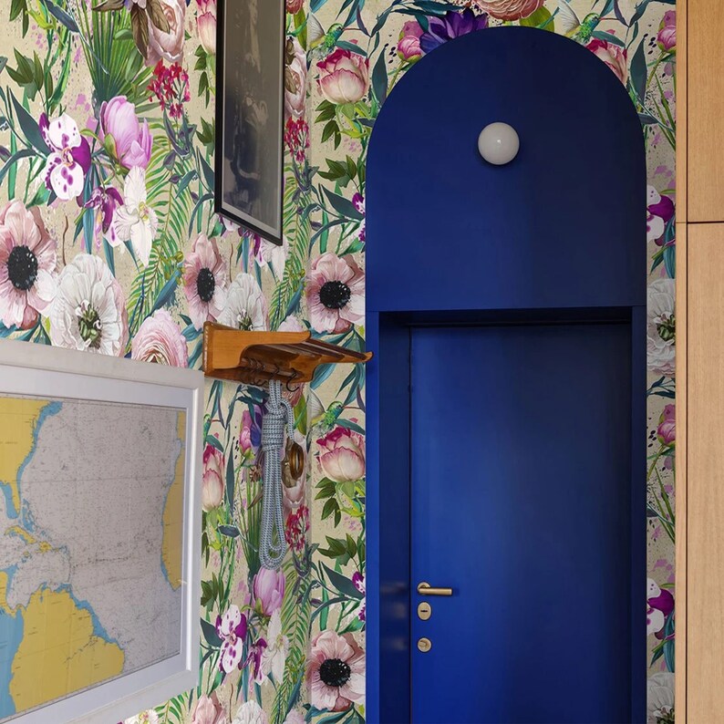 Papel de parede floral com flores cor-de-rosa