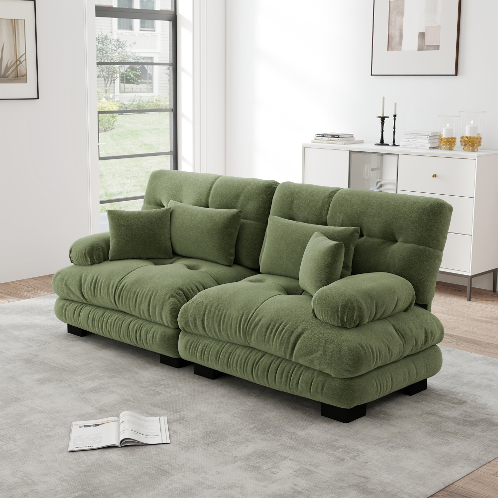 Sofá modular em chenille verde com almofadas e assento profundo