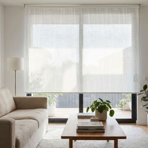Estor enrollable translúcido poliéster liso color blanco 90x150cm.