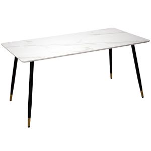 Mesa de jantar em madeira com efeito de mármore branco.