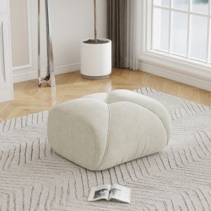 Pufe estofado em chenille bege claro com design suave e confortável