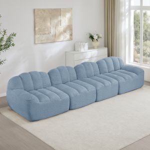 Sofá modular 4 lugares em tecido felpudo azul com assento profundo