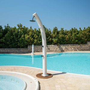 Chuveiro solar exterior em alumínio branco sined dafne white shower