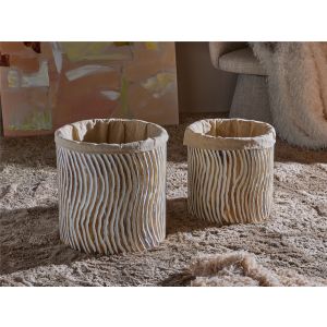 Vaso de madeira para flores com gravura de linhas brancas  40x40cm