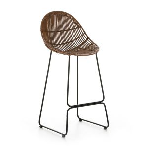 Banqueta 46x45x97 em metal preto e vime marrom.