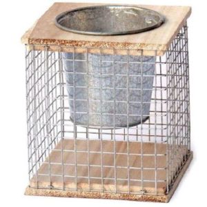 Floreira de arame, com vaso de zinco