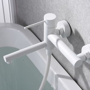 Misturador banheira-ducha branco opaco em latão com tubo metálico flexível