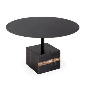 Mesa de centro 81x81x47 em metal dourado e mármore preto.