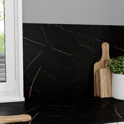 Painel compacto dupla face efeito mármore preto e preto Júpiter 300x60cm