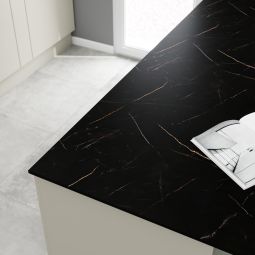 Bancada compacta com superfície hidrófuga dupla face efeito mármore negro e negro jupiter 300x60cm