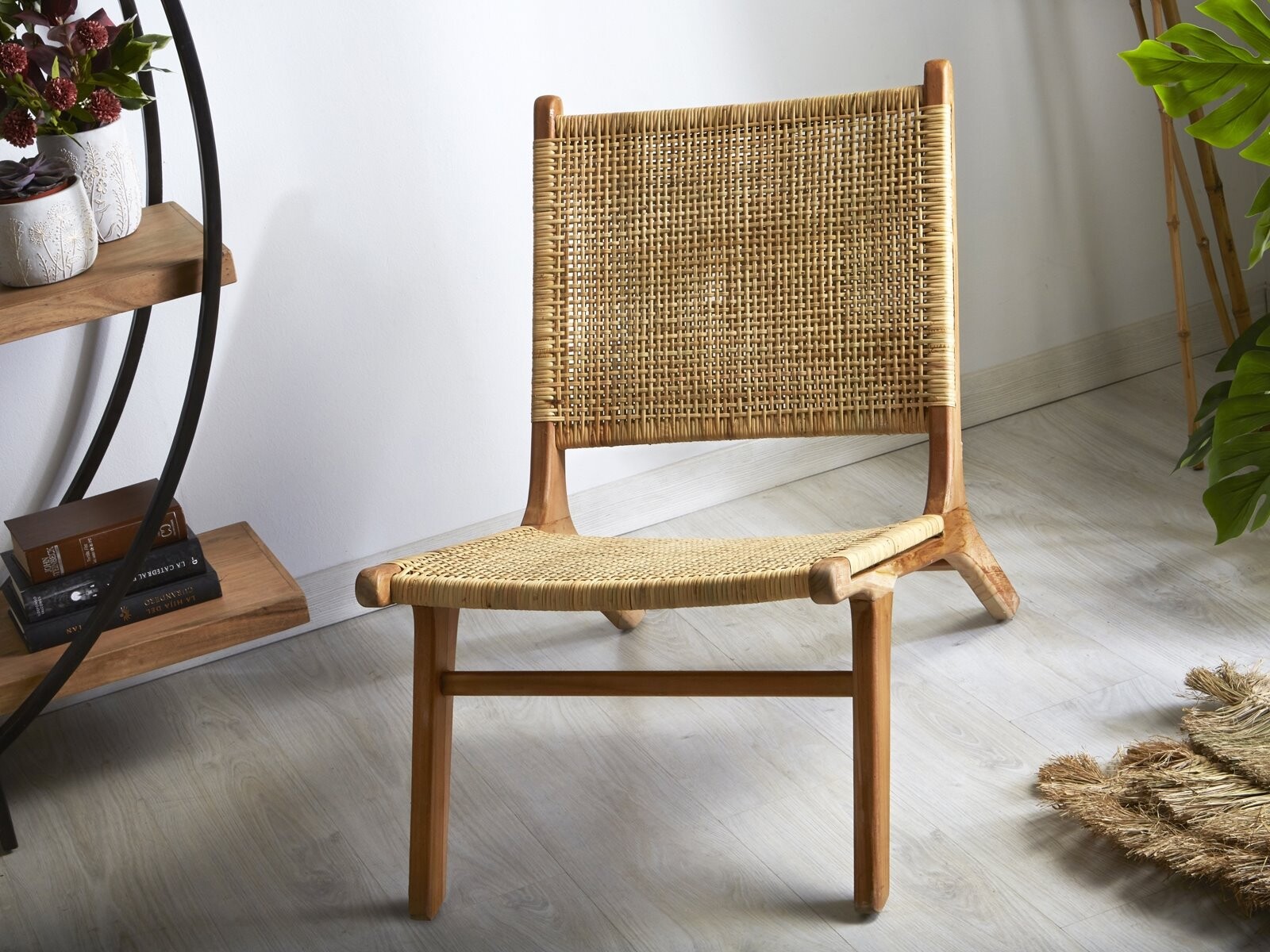Poltrona pistol em teca/rattan 55x80x75 cm