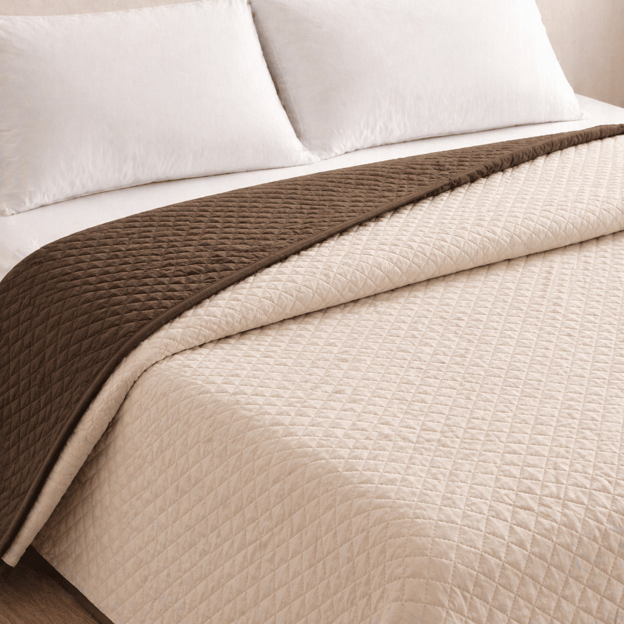 Colcha reversível bicolor bege/marrom cama 180cm donegal collections